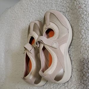 Pre owned Easy Spirit Woman's slip on shoes